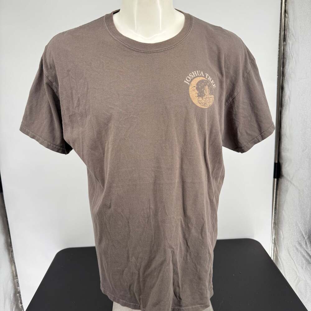 The Vinyl Icons Joshua Tree T-Shirt, size Large,